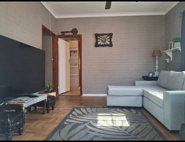 5 BEDROOM FREEHOLD FOR SALE IN CLARENDON